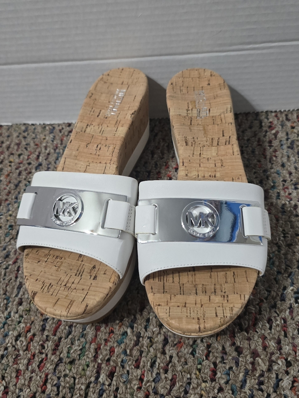 MK Michael Kors NWOT White Leather Sandals Wedge Heels Women's 7 M Rubber Soles